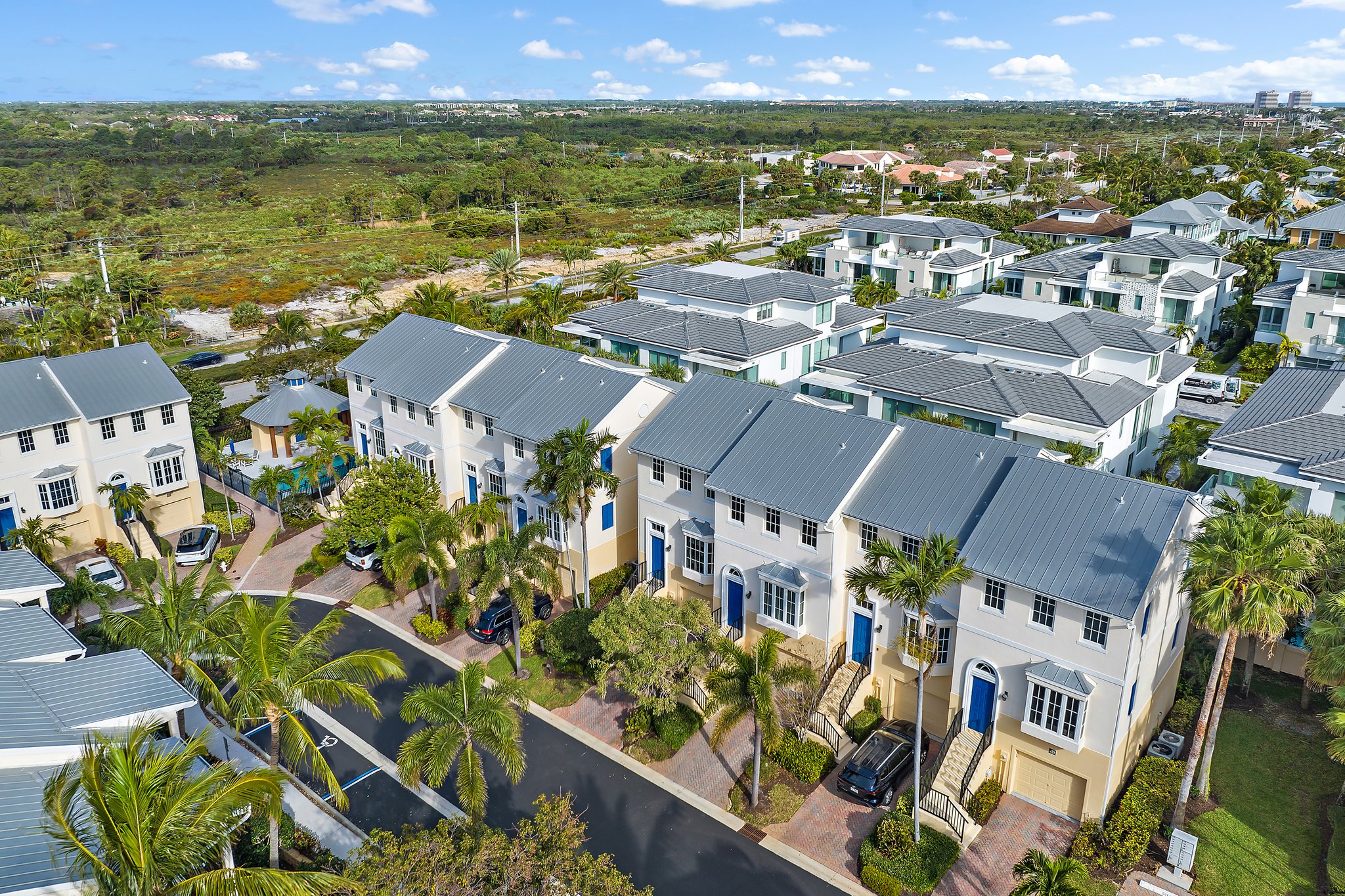 Juno Dunes Condos, Walk to beach condos in Juno Beach