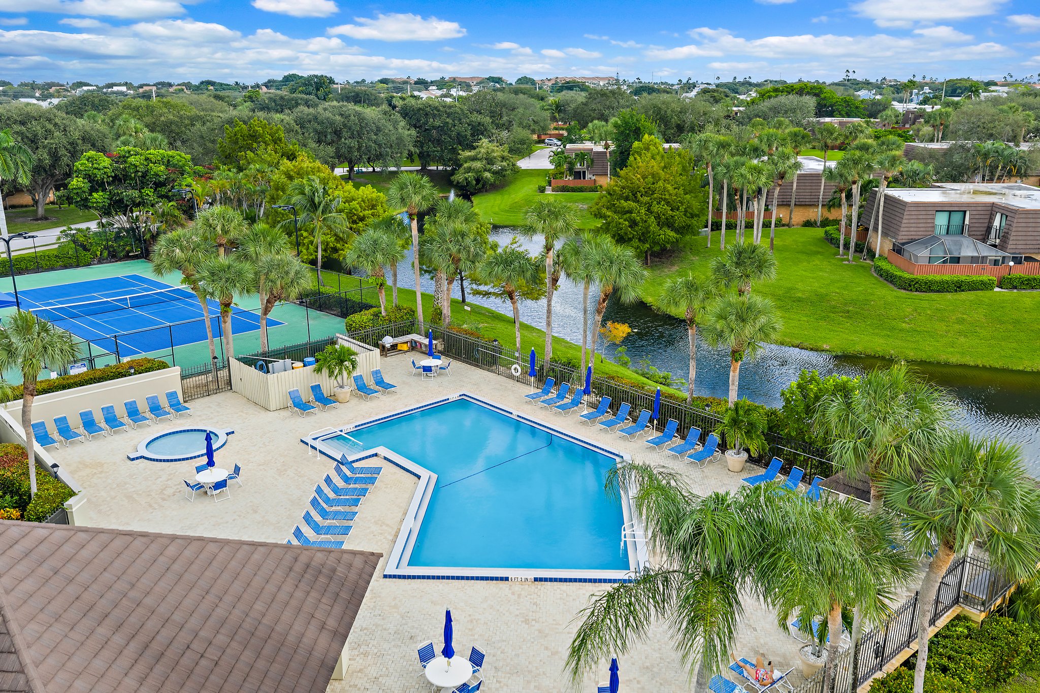 Lakes at the Bluffs Pool 